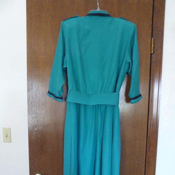 Green Tailored Dress with wide Belt by Paquette Too - Picture 5 of 5